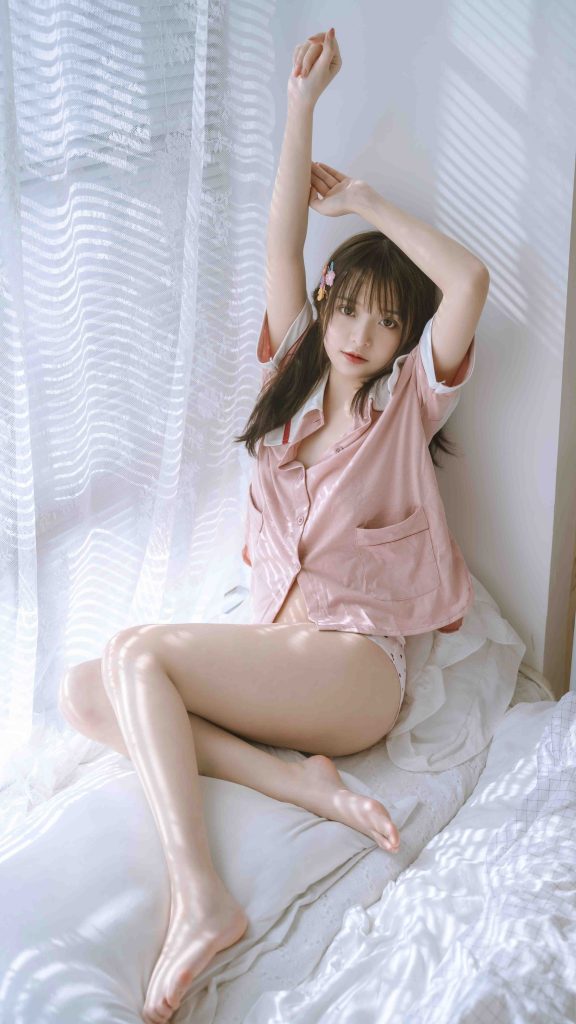 草莓味的奈奈兔 – 草莓味的居家少女 图+视频 [23P+1V]